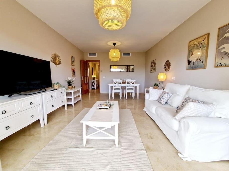 Royal Golf View: 2Br, Pools & Ac Apartment Sitio de Calahonda Luaran gambar