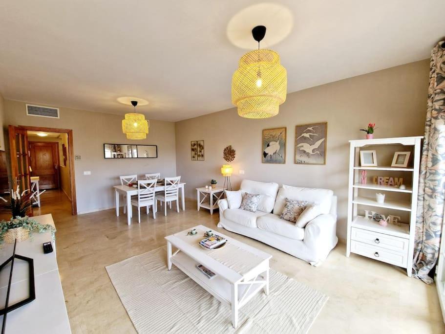 Royal Golf View: 2Br, Pools & Ac Apartment Sitio de Calahonda Luaran gambar