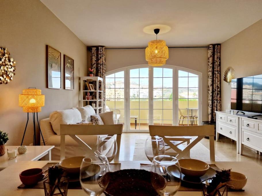 Royal Golf View: 2Br, Pools & Ac Apartment Sitio de Calahonda Luaran gambar