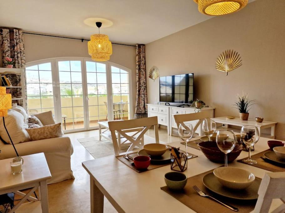 Royal Golf View: 2Br, Pools & Ac Apartment Sitio de Calahonda Luaran gambar