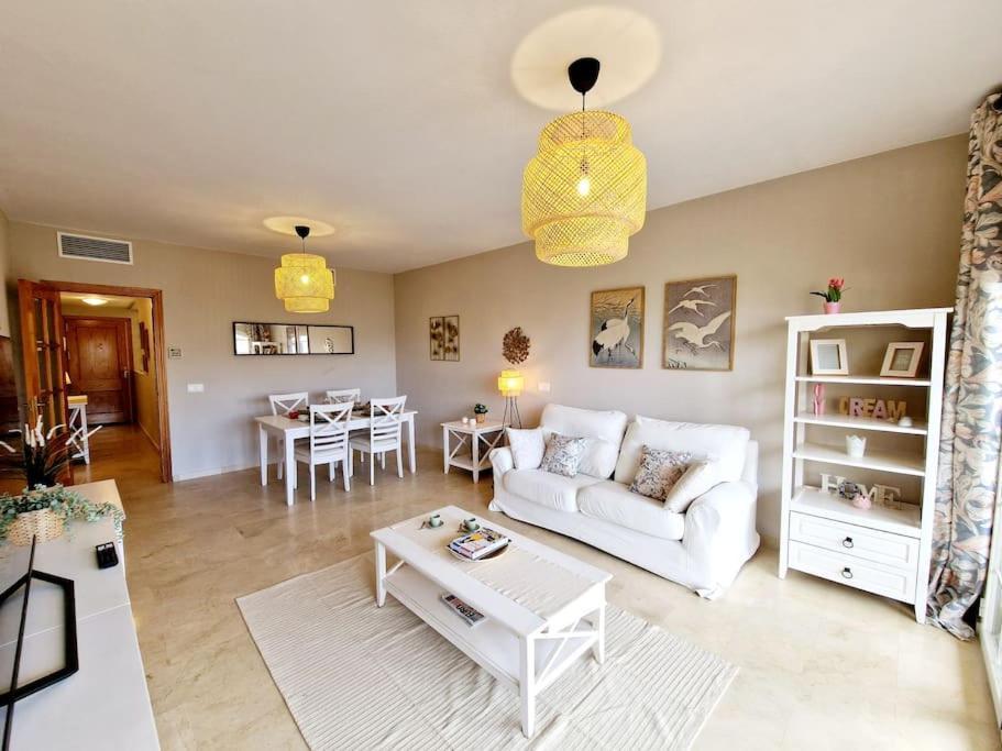 Royal Golf View: 2Br, Pools & Ac Apartment Sitio de Calahonda Luaran gambar
